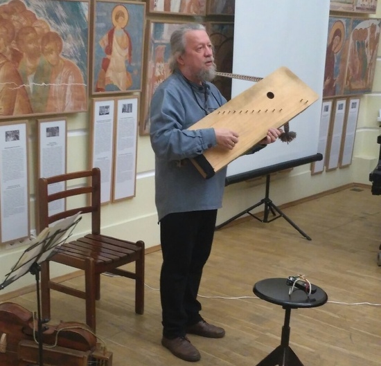 Свой вклад в дело реставрации внес музыкант Андрей Котов